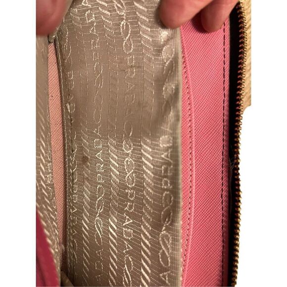 Prada Wallet   - Picture 2 of 9